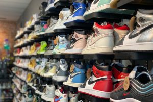 kedai kasut di Mukah, Malaysia